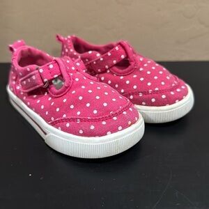Girl/baby tennis shoes. Size 4. Pink with polkadots.